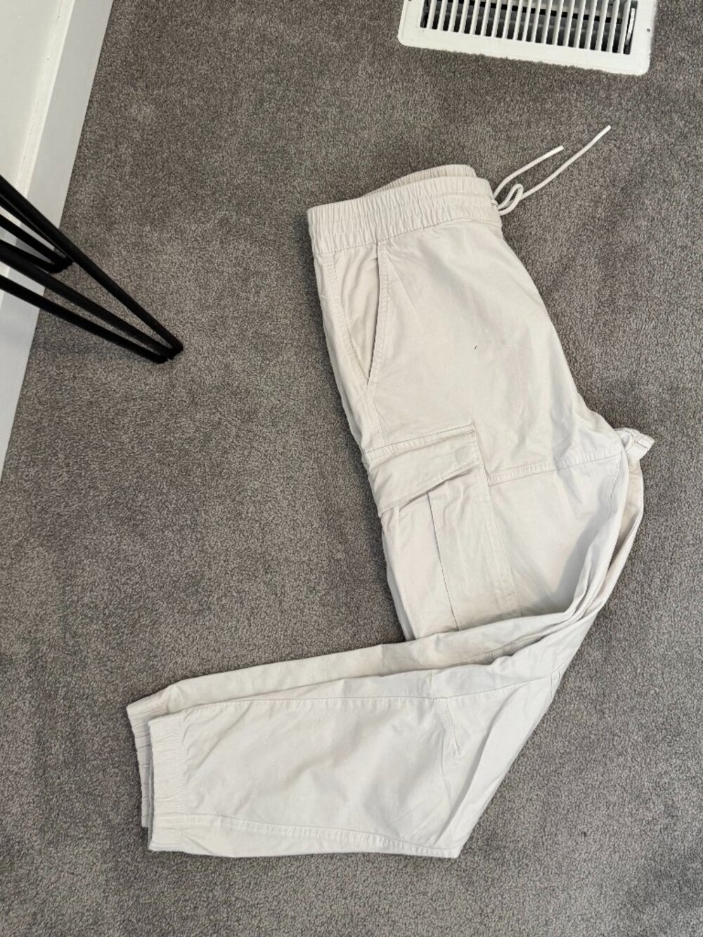 H&M Men’s Cargo Joggers Cream Medium